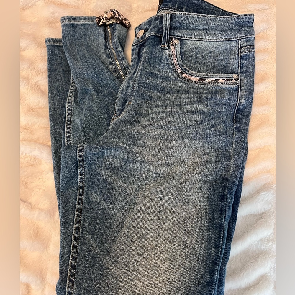 Mid-rise Skinny Ankle WHBM Jeans - Size 8